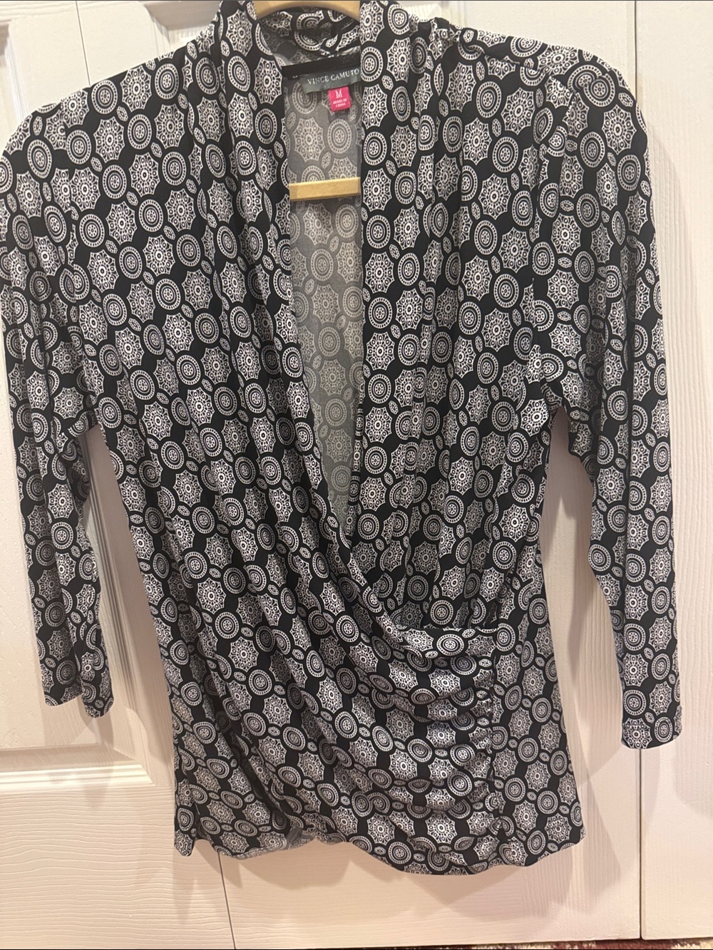 Vince Camuto Black and White Medallion Print Blouse..size M ..preowned